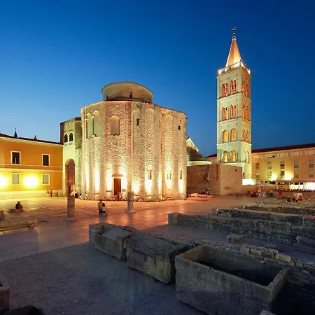 Apartment Dalmatino *